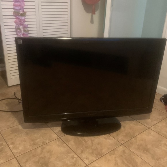 Dynex Tv - Picture 1 of 3